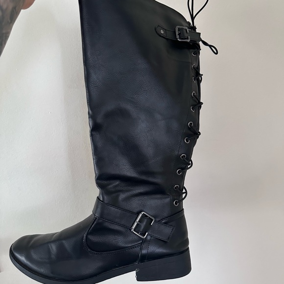 Black zipper up boots with lace up back - Picture 3 of 3
